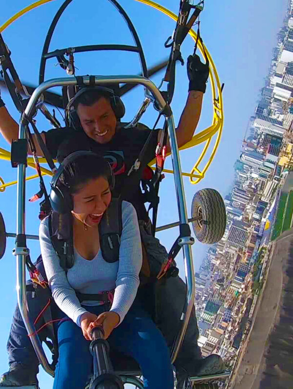 A volar en Parapente: Vive la Magia de la Costa Verde desde las Alturas